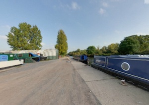 Canal boat hire from Aldermaston Wharf in Reading in Berkshire