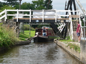 Lift bridgeon the Llangollen Canal